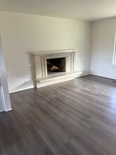 1343 N Deerfield Dr in Centerville, UT - Foto de edificio - Building Photo