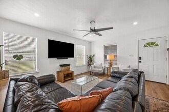 1807 Pecan St in Bastrop, TX - Building Photo - Building Photo
