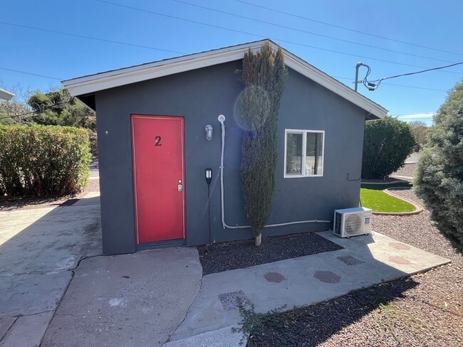 496 W Mohave St, Unit 2 in Wickenburg, AZ - Foto de edificio - Building Photo