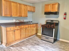 942 Maple Terrace in Darby, PA - Building Photo