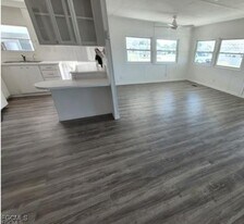 2774 Wedgewood Dr in North Fort Myers, FL - Building Photo