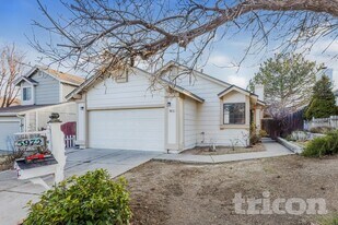 5972 Royal Vista Way in Reno, NV - Building Photo