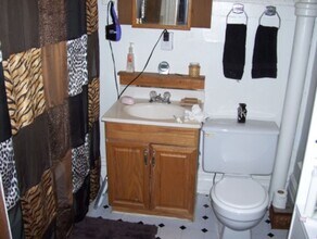 515 Village St-Unit -UNIT 2 in Kalamazoo, MI - Building Photo - Building Photo