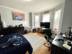 38 Cherry St, Unit 1 in Somerville, MA - Foto de edificio - Building Photo