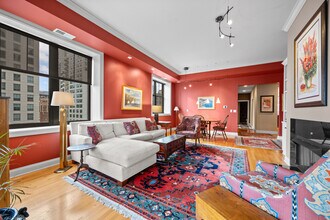 30 W Erie St in Chicago, IL - Building Photo - Building Photo