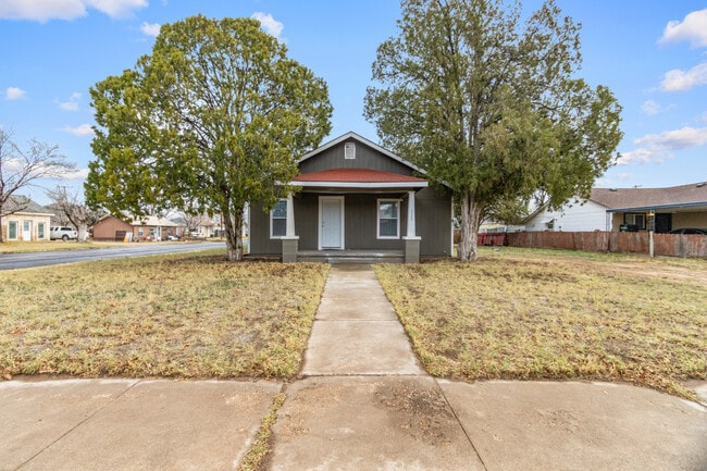 1322 N Lincoln Ave in Odessa, TX - Building Photo - Building Photo
