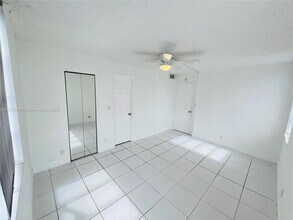 1830 Sabal Palm Dr in Davie, FL - Building Photo - Building Photo