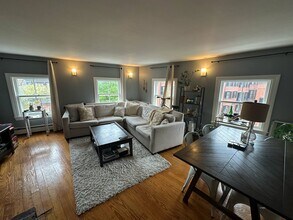 38 W Cedar St, Unit 3 in Boston, MA - Foto de edificio - Building Photo