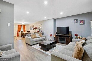 283 Cardigan Terrace in West Chester, PA - Building Photo