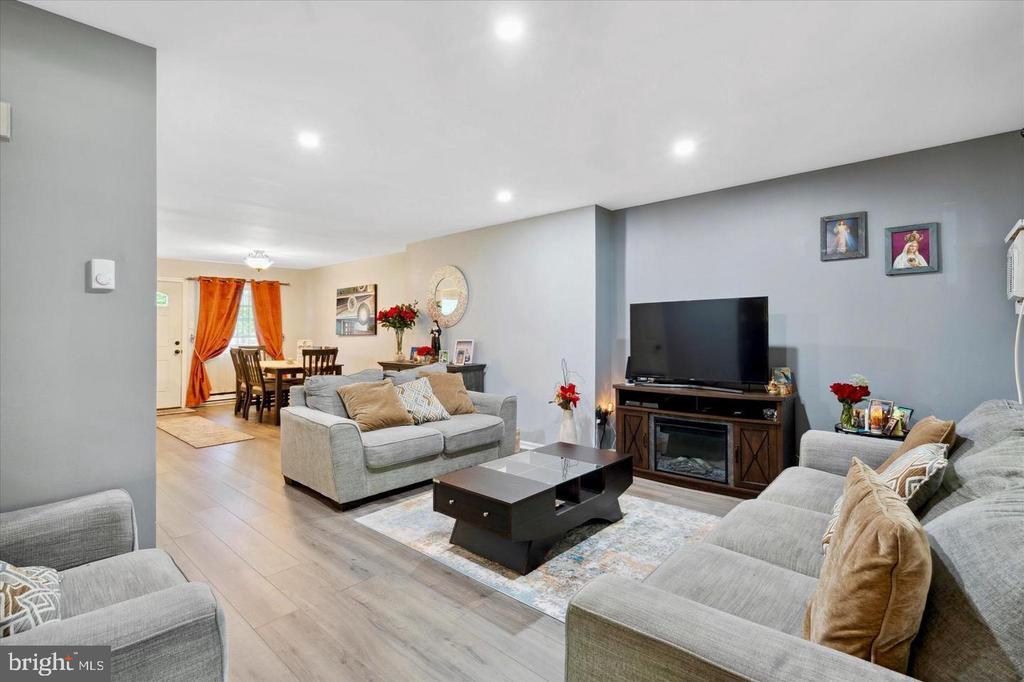 283 Cardigan Terrace in West Chester, PA - Building Photo