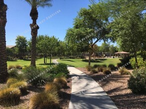 1924 W Faria Ln in Phoenix, AZ - Foto de edificio - Building Photo
