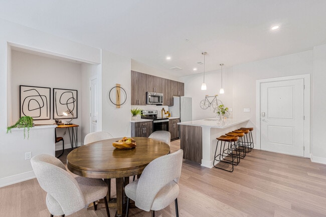 MI Place at First Radio in Roselle Park, NJ - Foto de edificio - Building Photo