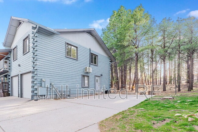 4555 S Lake Mary Rd in Flagstaff, AZ - Foto de edificio - Building Photo