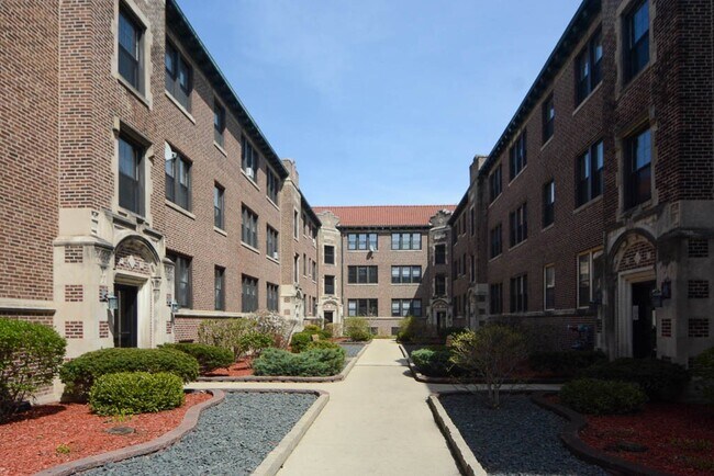 property at 1320.5 W Oak St