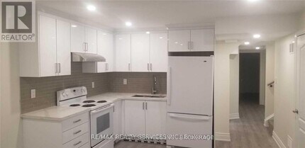 16 Lady Evelyn Cres in Brampton, ON - Building Photo - Building Photo