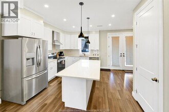 955 Walker Rd in Windsor, ON - Building Photo - Building Photo