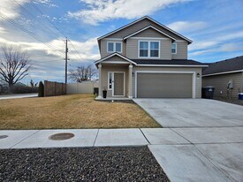 1005 Sequoia Rd in Moses Lake, WA - Building Photo