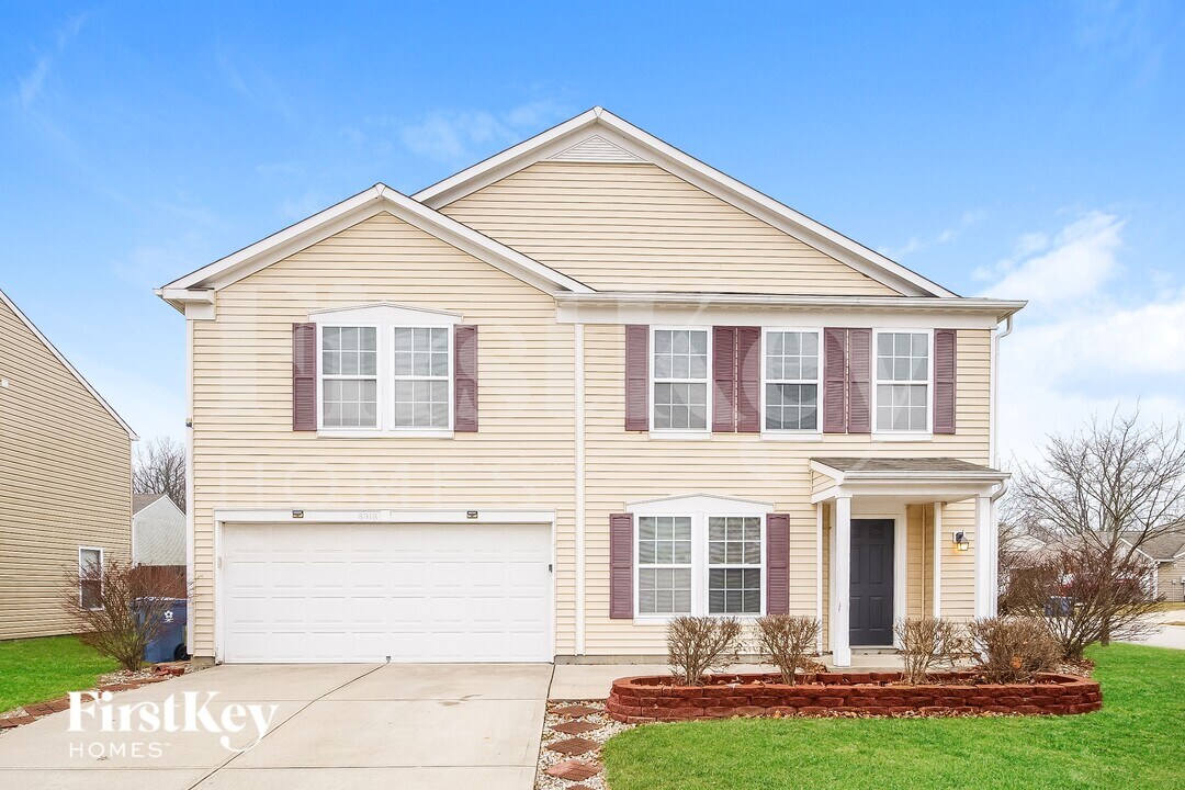 8018 Gathering Ln in Indianapolis, IN - Foto de edificio