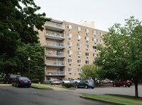 Halston House in Tarrytown, NY - Foto de edificio - Building Photo