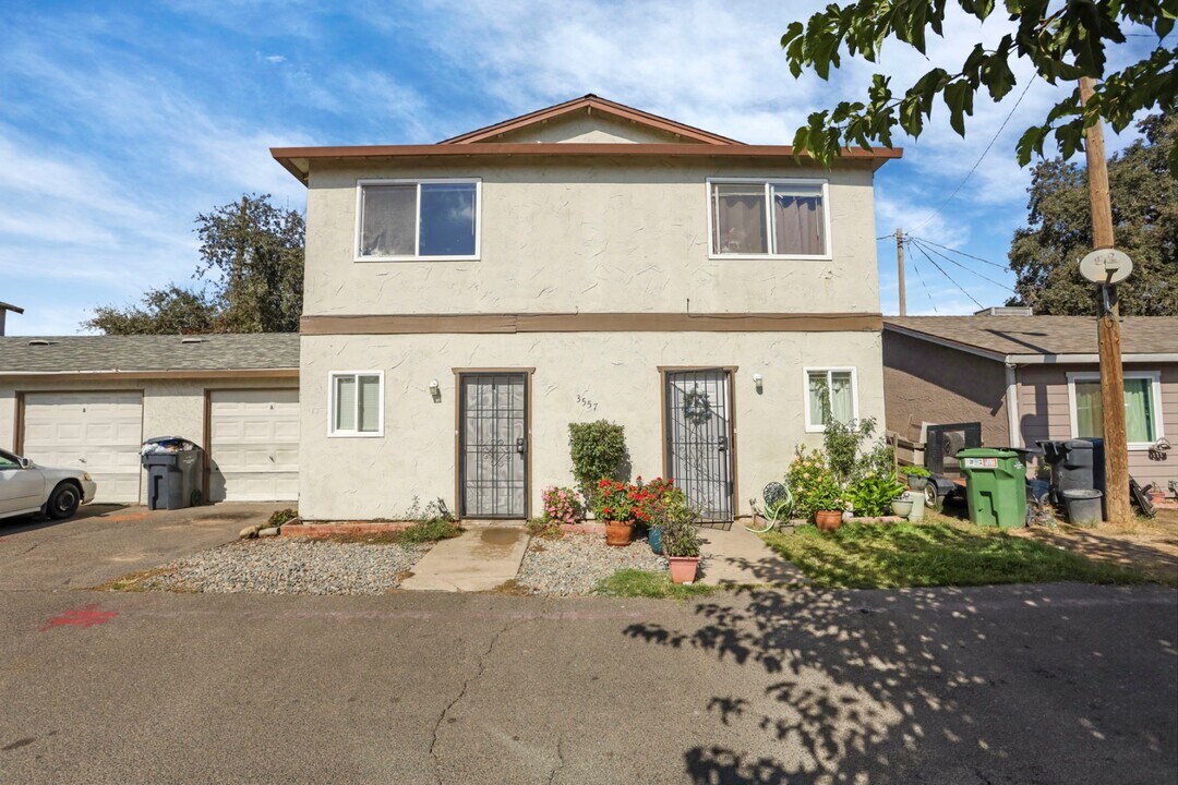 3557 Merced Ave in Denair, CA - Building Photo