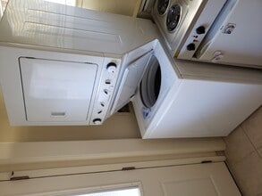 1 Via Buena Vista in Monterey, CA - Foto de edificio - Building Photo