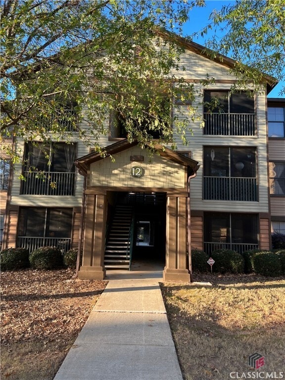 property at 211 North Ave