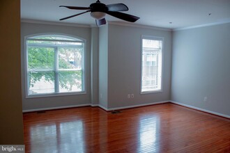 10292 Chestnut Park Ln in Columbia, MD - Foto de edificio - Building Photo