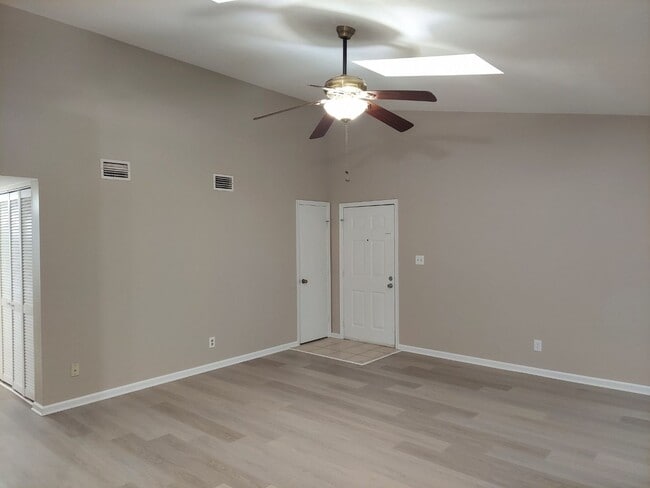 1420 Deerpond Ln in Virginia Beach, VA - Building Photo - Building Photo