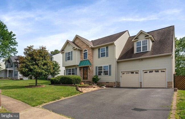 property at 10 Sassafras Ln