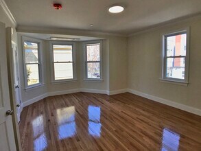 12 Harris St, Unit 2 in Brookline, MA - Building Photo - Building Photo