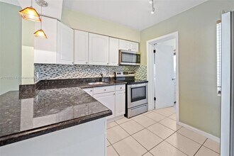 2433 NW 9th Terrace in Wilton Manors, FL - Foto de edificio - Building Photo