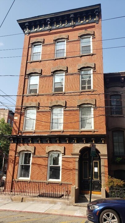 216 10th St in Hoboken, NJ - Foto de edificio