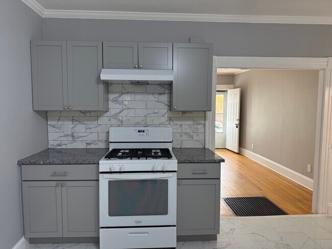 87 Maltby St-Unit -First Floor in Shelton, CT - Building Photo - Building Photo