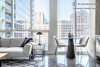 108 W Chicago Ave in Chicago, IL - Building Photo - Building Photo