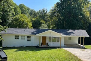 4454 Roberta Cir in Gainesville, GA - Building Photo