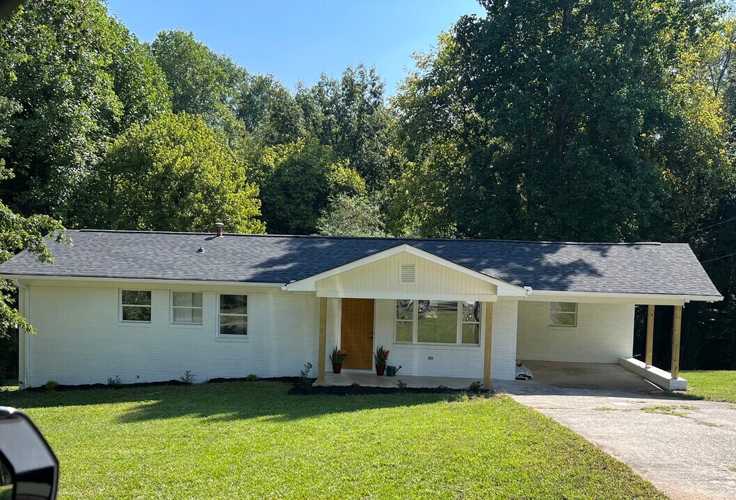 4454 Roberta Cir in Gainesville, GA - Building Photo