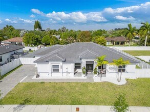 21190 SW 127th Pl in Miami, FL - Building Photo - Building Photo