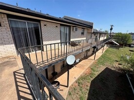 1020 N 6th St in Weatherford, OK - Building Photo