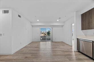 TALA Local at 3057-3067 W. Pico Blvd in Los Angeles, CA - Foto de edificio - Interior Photo