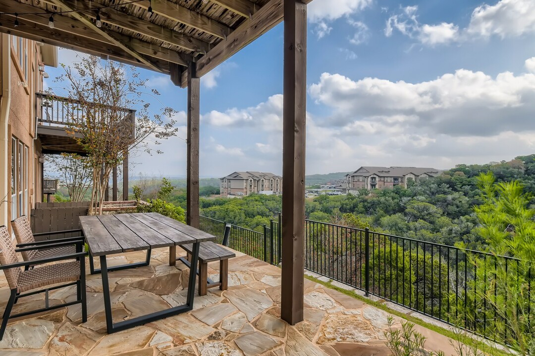 232 Sunrise Ridge Cove in Lakeway, TX - Foto de edificio