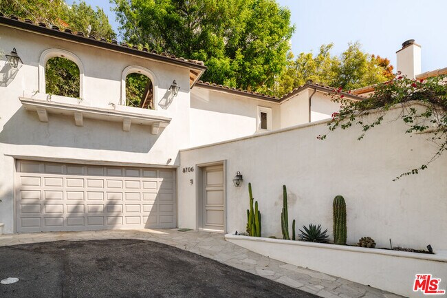 property at 8706 Sunset Plaza Pl