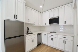 10839 Moorpark St in Los Angeles, CA - Building Photo - Building Photo