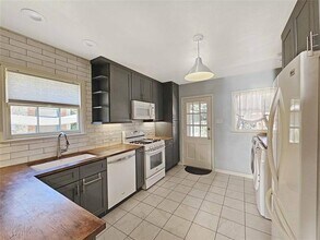 2715 Burlington Blvd in Dallas, TX - Building Photo - Building Photo