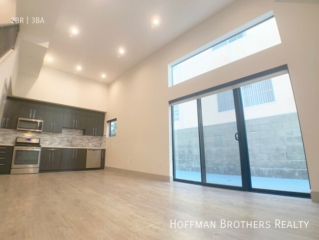 115 S St Andrews Pl in Los Angeles, CA - Building Photo - Building Photo