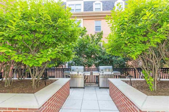 126 Dudley St-Unit -101 in Jersey City, NJ - Building Photo - Building Photo