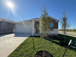 200 Herald Dr in Hutto, TX - Building Photo - Building Photo