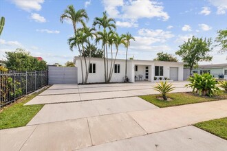 11430 SW 52nd Terrace in Miami, FL - Building Photo - Building Photo