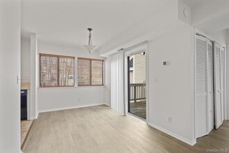 132 Stonemeadow Dr in South Salem, NY - Building Photo - Building Photo