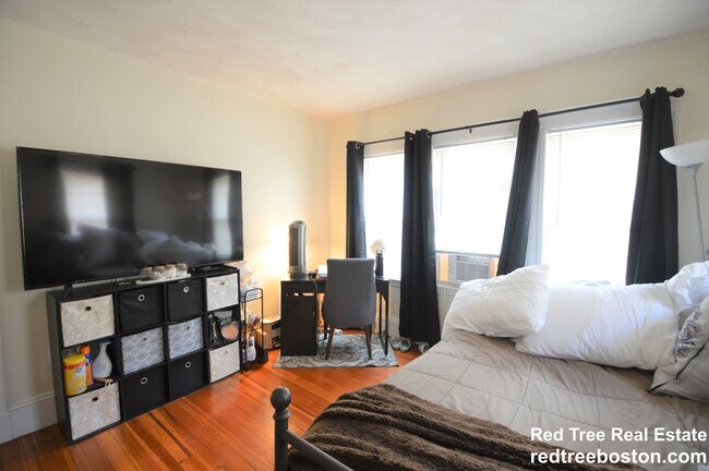 18 Hunnewell Ave, Unit 2 in Boston, MA - Building Photo - Building Photo