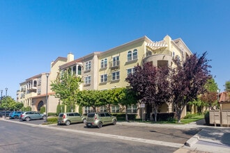 Terra Serena Luna in Milpitas, CA - Foto de edificio - Building Photo
